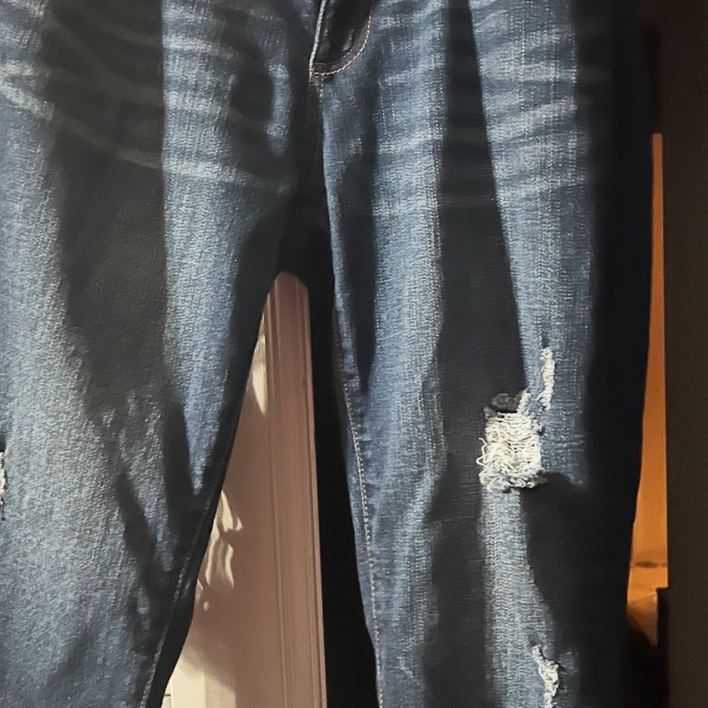 Time and Tru women’s ripped capri Jeans